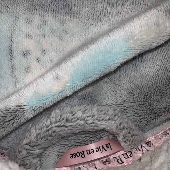 Robe - Picture 3 of 3